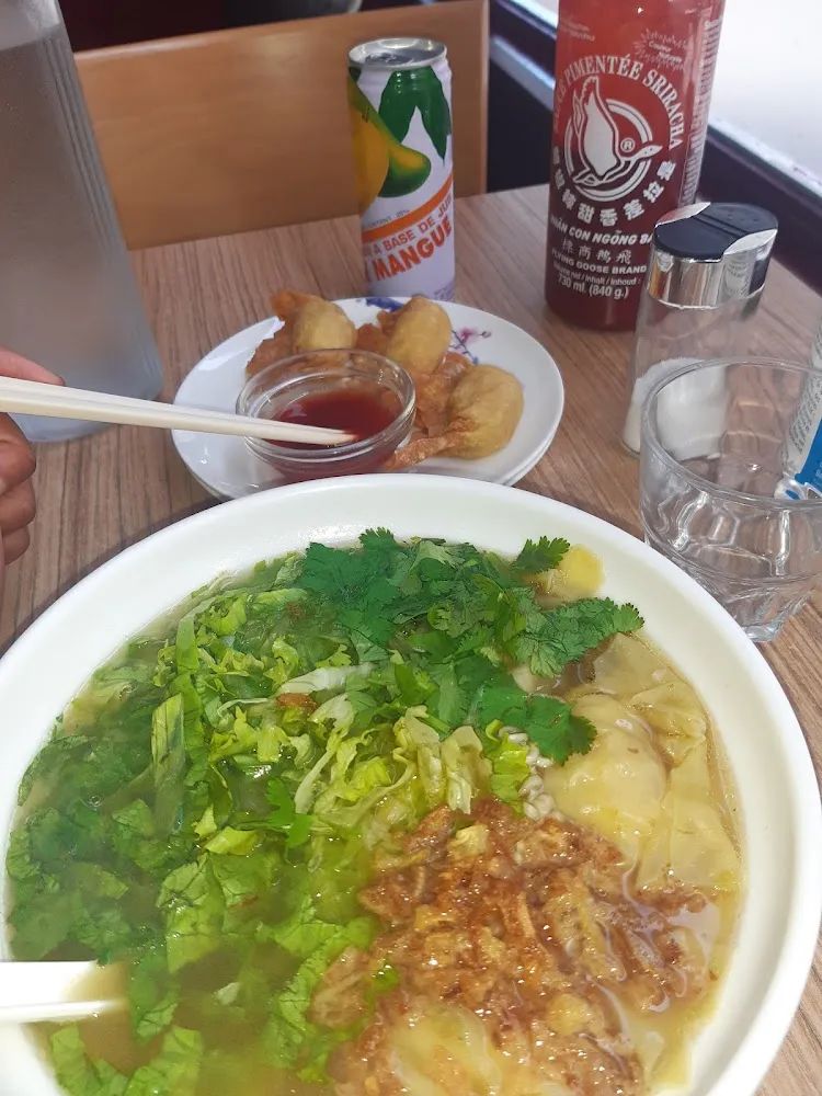 Soupe de Nouilles Et Raviolis Aux Crevettes